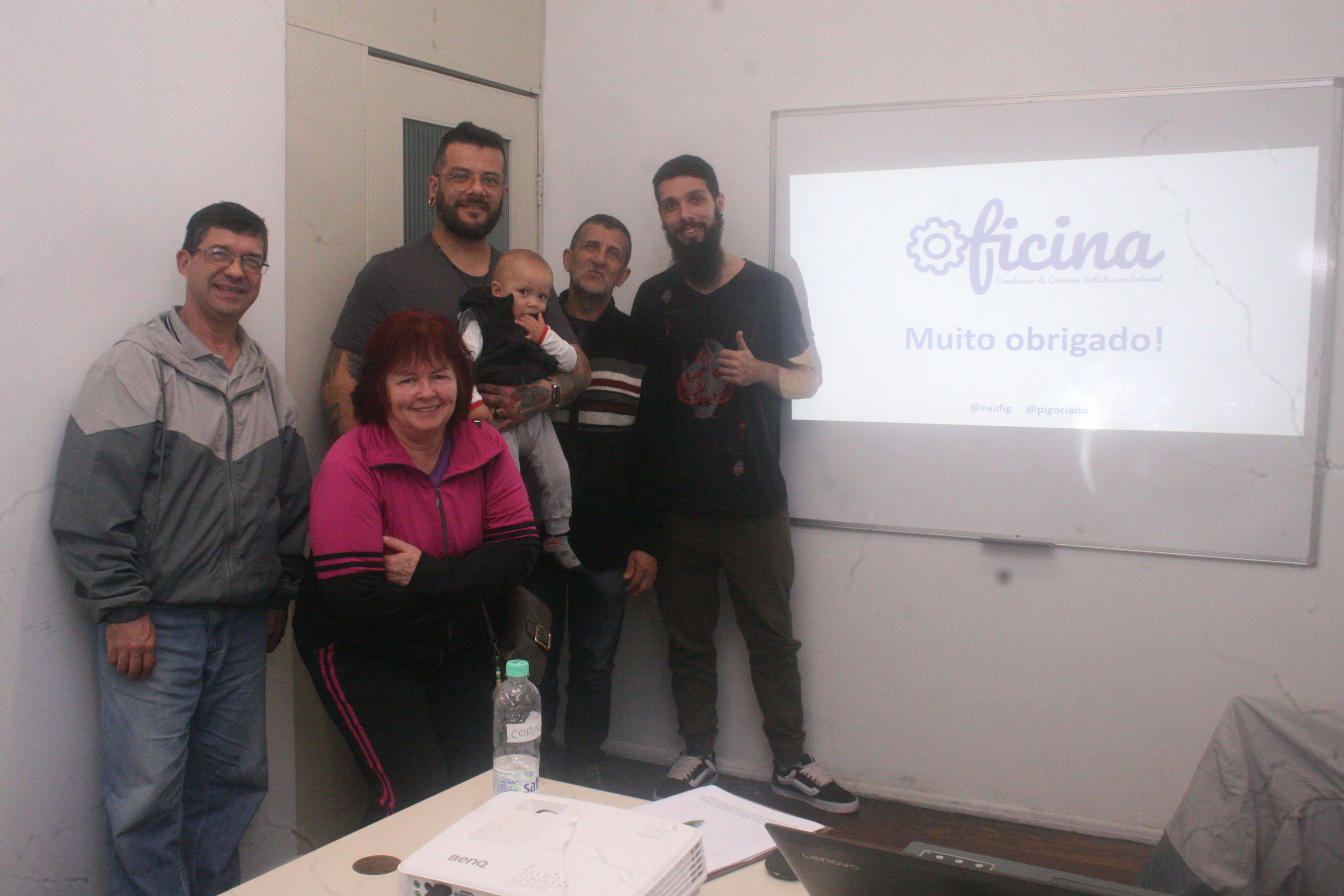 Rodrigo Fontoura dando a Oficina Carreira Artistica na Internet na Casa de Cultura Lufredina Gaya em Esteio RS (2)