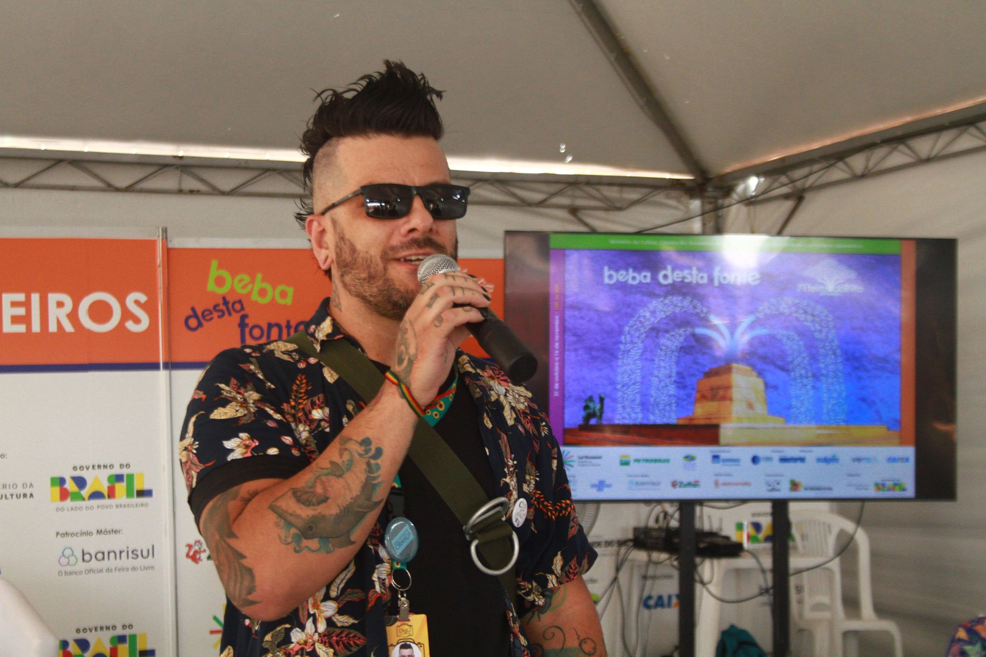 Rodrigo Fontoura no Sarau ao Natural edicao Feira do Livro de Porto Alegre 2025 (10)