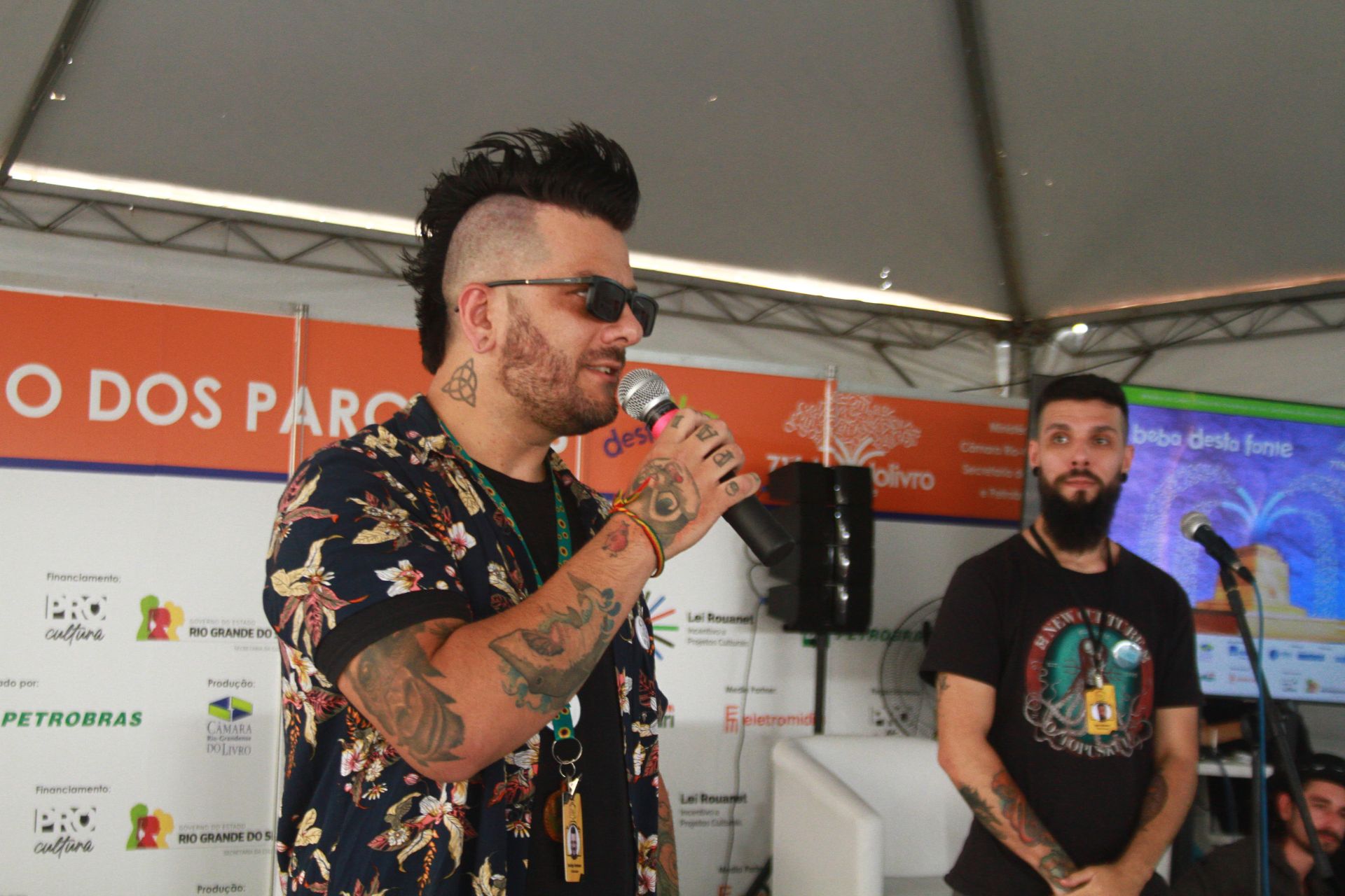 Rodrigo Fontoura no Sarau ao Natural edicao Feira do Livro de Porto Alegre 2025 (14)