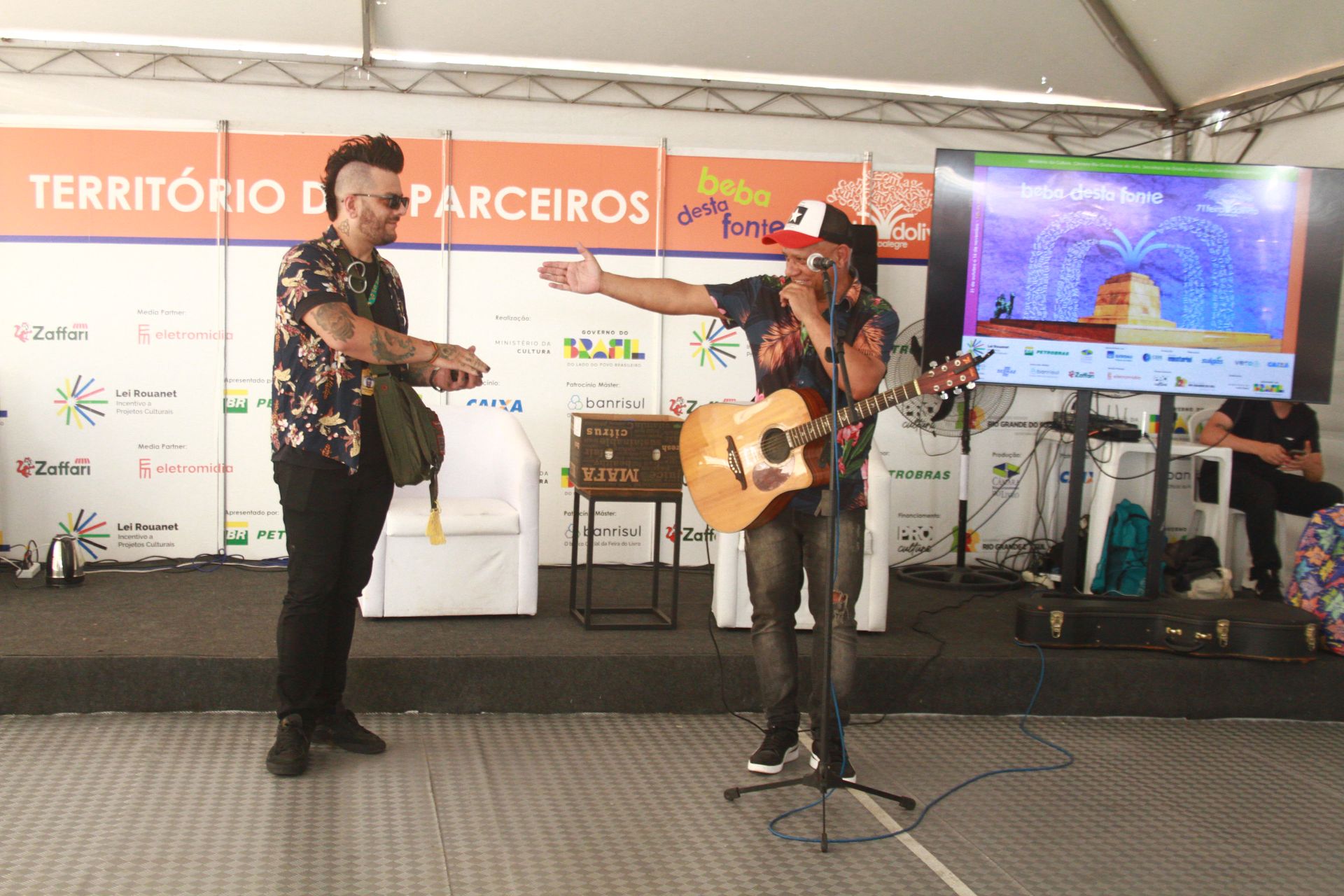Rodrigo Fontoura no Sarau ao Natural edicao Feira do Livro de Porto Alegre 2025 (6)