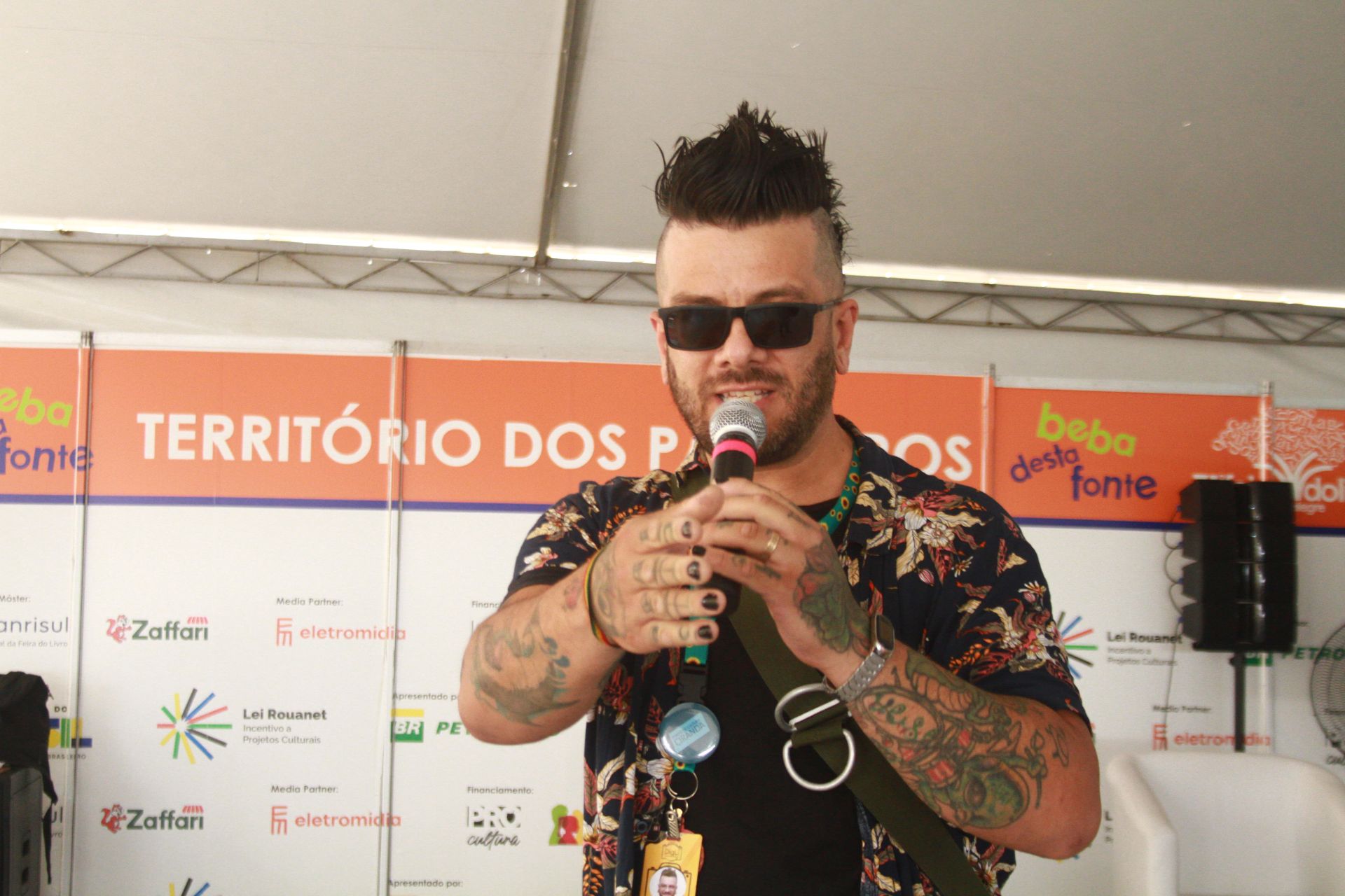 Rodrigo Fontoura no Sarau ao Natural edicao Feira do Livro de Porto Alegre 2025 (8)